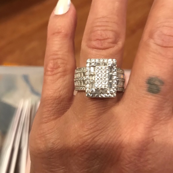 Ring - Picture 2 of 5